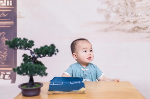 慈溪怀孕肚子中间凹两边凸